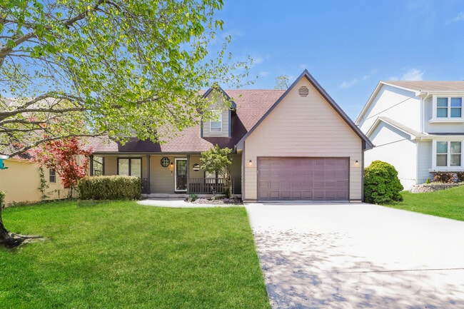 Building Photo - 1240 SW Crossing Dr