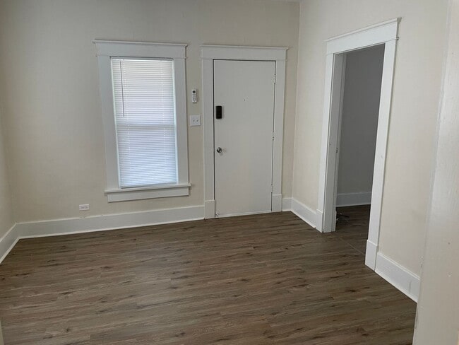 Photo - 210 12th St