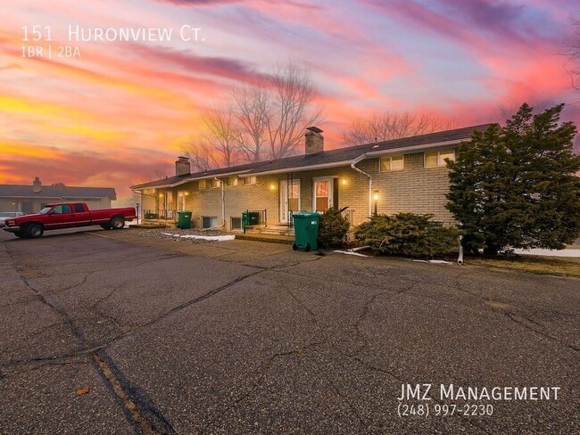 Building Photo - 151 Huronview Ct