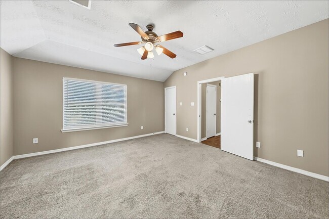 Photo - 5010 Deer Path Dr