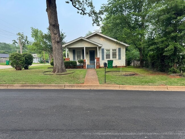 Photo - 2-bed/1-bath Downstairs unit!