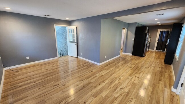 Photo - Beautiful 2 bedroom house with granite and central heat and air