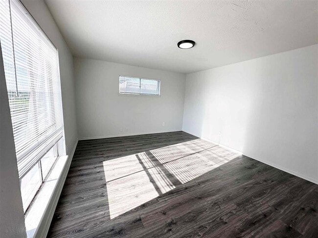Building Photo - 7317 Melrose Ln Unit C