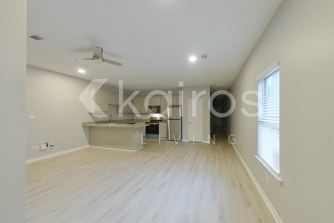 Photo - 1916 Perry St