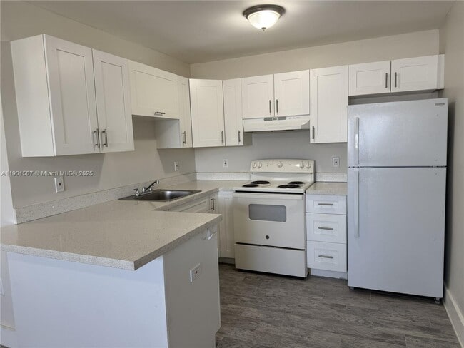 Building Photo - 7501 NE 2nd Ct Unit 7