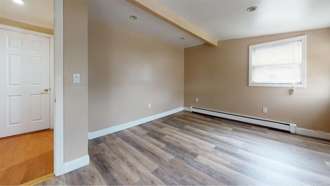 Photo - 241-07 Mayda Rd