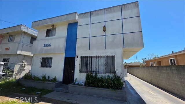 Building Photo - 3856 W 113th St Unit 1