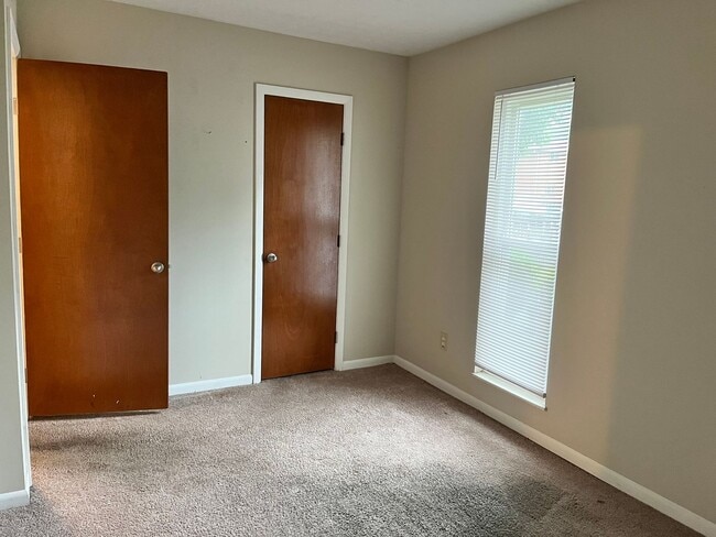 Photo - 695 Riverview Dr