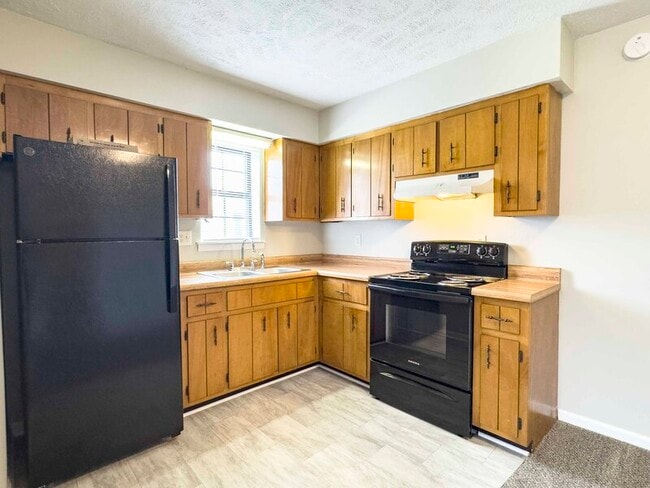 Photo - 19-419 Thompsonville Ln