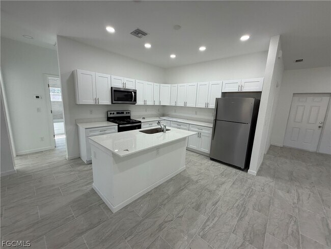 Photo - 521 Flamingo Ave S