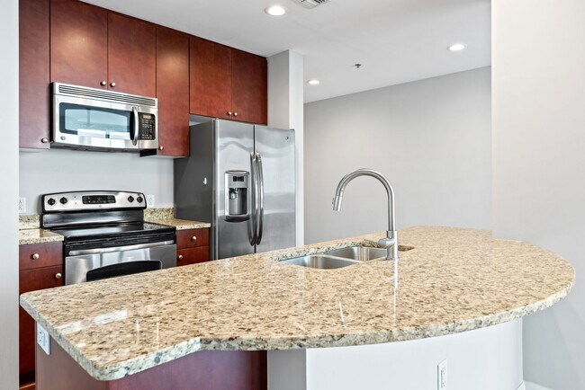 Photo - ** 2 MONTHS OF FREE RENT ** Living the Sky Life in Downtown Raleigh! 1 BE/1 BA Condo on the 32nd ... Unidad 3208