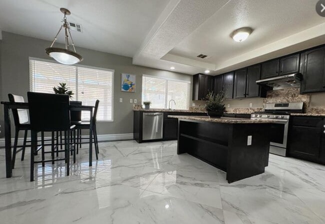 Kitchen - 9848 Sonora Bend Ave
