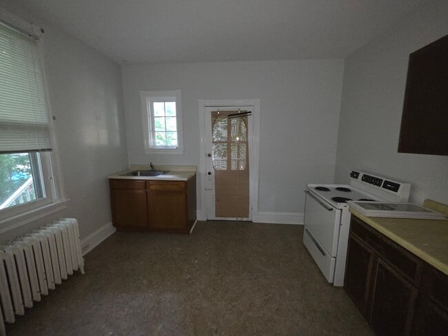 Building Photo - 228 W Magnolia Ave Unit Apt B