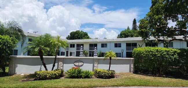 Building Photo - 207 Tropic Isle Dr Unit 2010 Rental