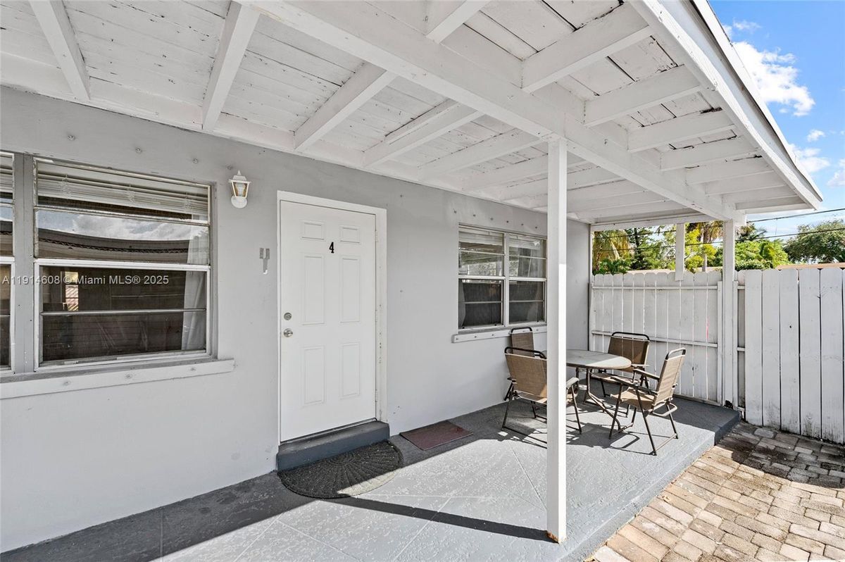 Photo - 1127 NE 5th Ave