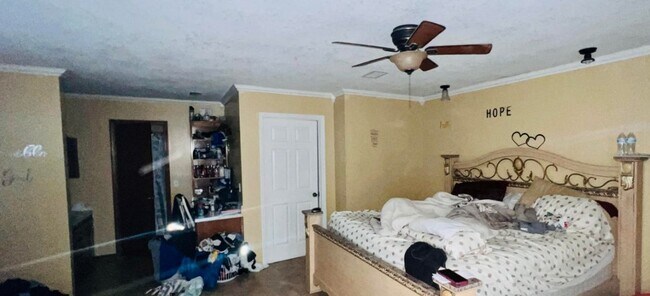 Photo - 302 Bernard Rd