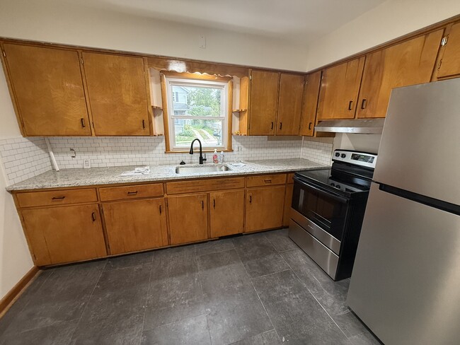 Photo - 972 Chester Ave