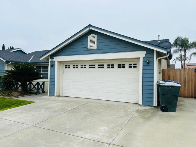 Photo - 575 W Cinnamon Ave