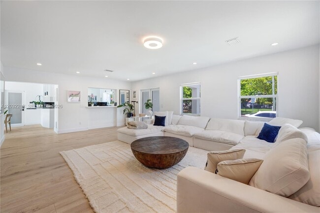 Photo - 930 Stillwater Dr