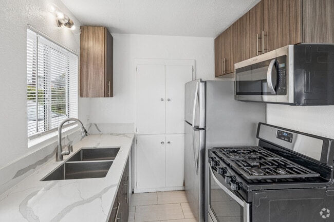 1BR, 1BA - 511SF - Kitchen