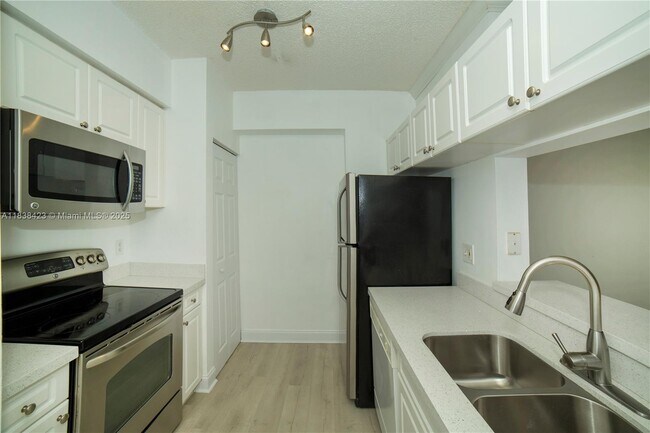 Photo - 17125 N Bay Rd Unit 3101