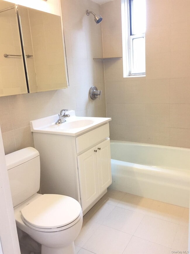 Photo - 170 W 23 St