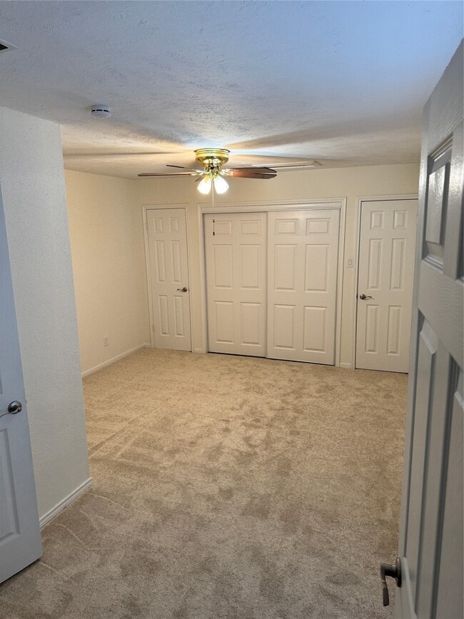 Photo - 139 Phanturn Ln