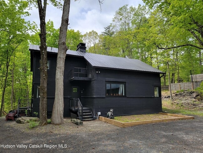 Building Photo - 1905 Glasco Turnpike Rental