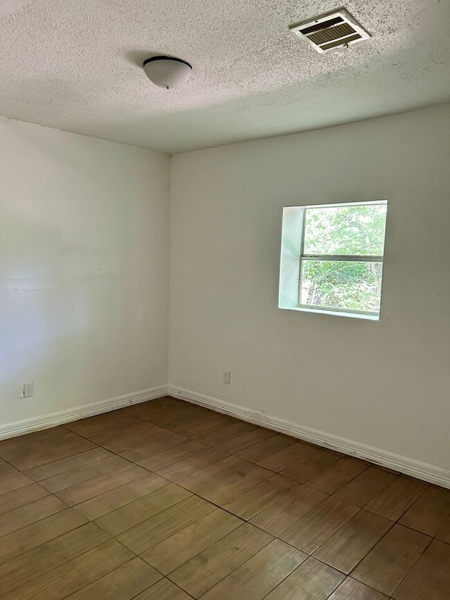 Photo - 2508 Quinton St