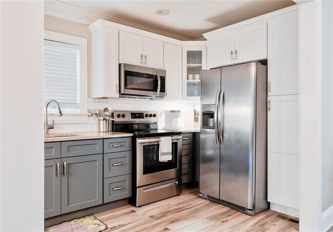 Photo - 1074 Jefferson Ave