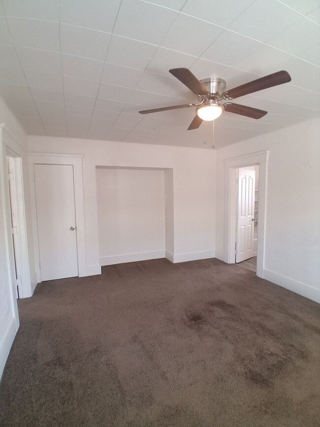 956-958 N. Farris Ave