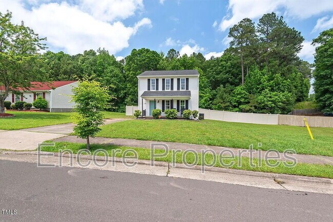 Photo - 411 Buxton St