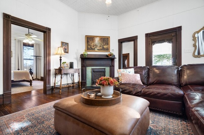 Photo - 676 S Waco St