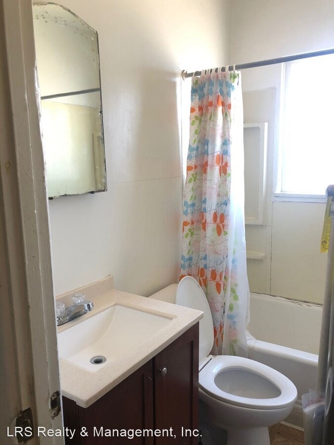 Photo - 314 W 5th St Apartment