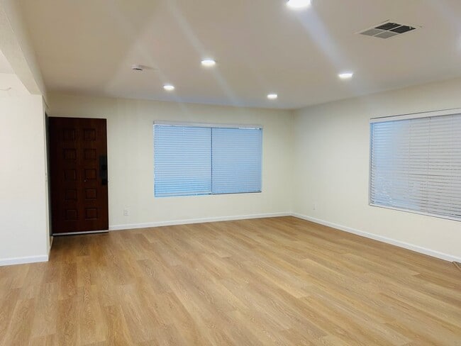 Building Photo - 2811 E 11th St