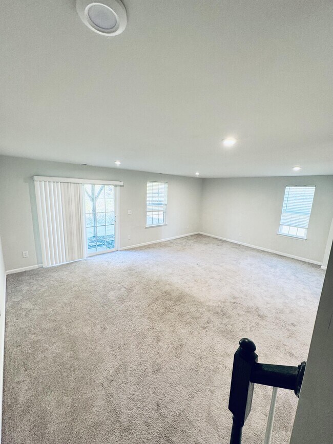 Photo - 449 Cross Country Way