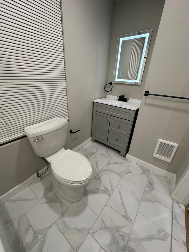 Photo - 4250 Lancaster Ave Unit 2