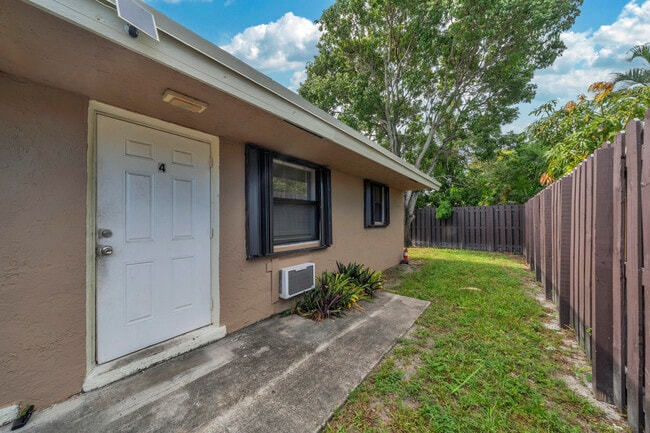 Photo - 237 SW 5th St Unit 4D