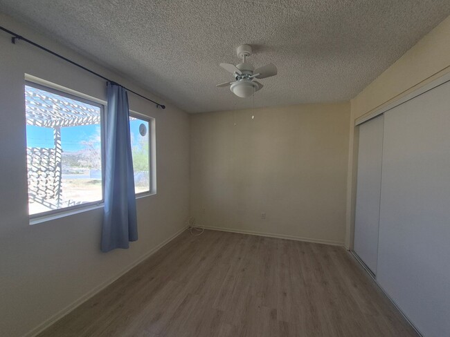 Photo - 61464-66 Desert Air Rd Unidad Back