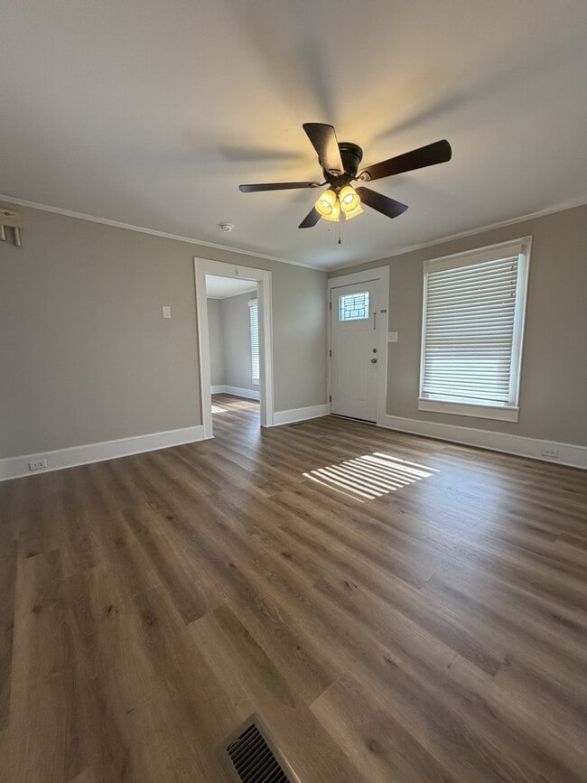 Photo - 140 Dillon St