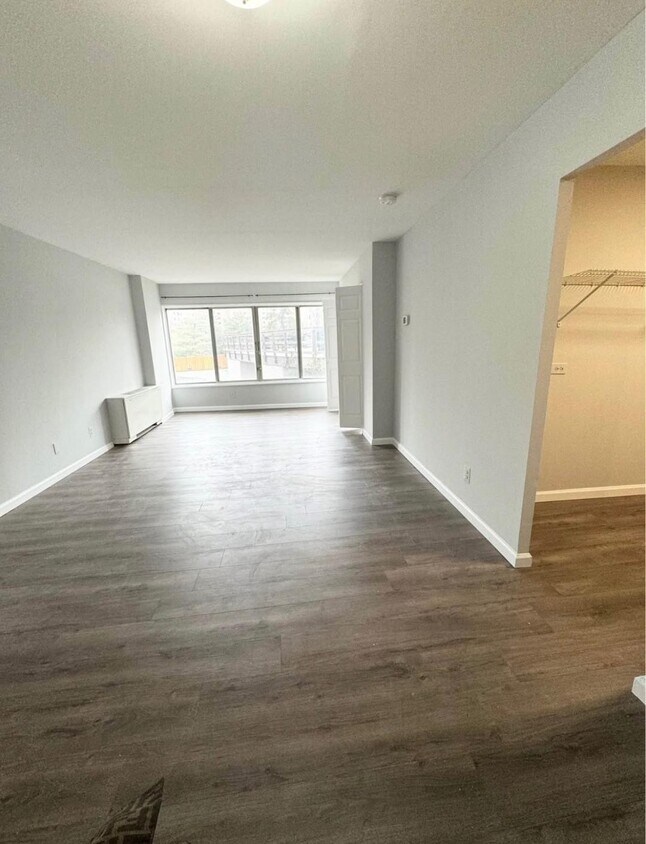 Living Room - 5340 Holmes Run Pky (Alexandria, VA)