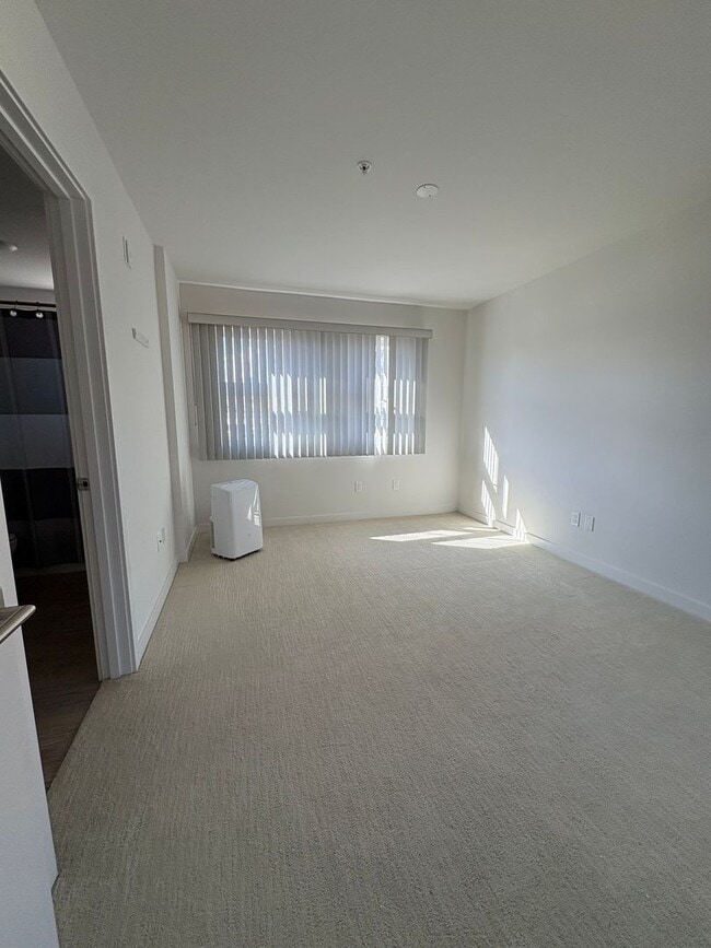 Photo - 2-bdrm/2-bath/1-prkg in the Residence at Makiki Unit 201