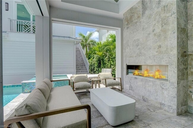 Photo - 888 10th Ave S