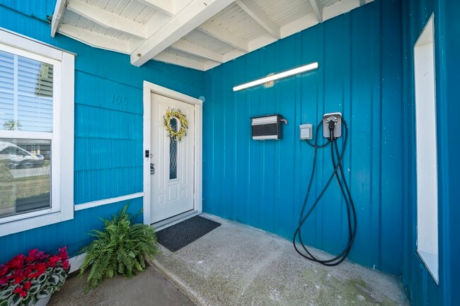 Photo - 105 Pompano Ave