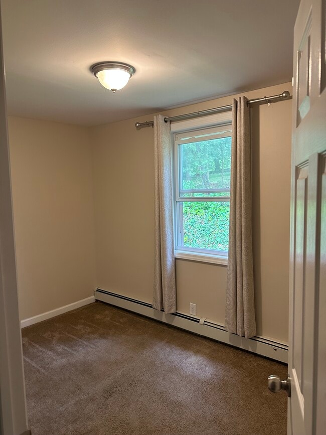 17 Dorchester Rd Unit Room 2