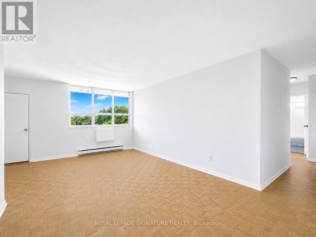 Photo - 525 Eglinton Ave E