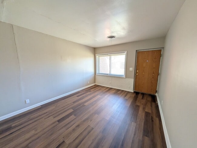 8014 E 2nd St S Unidad C