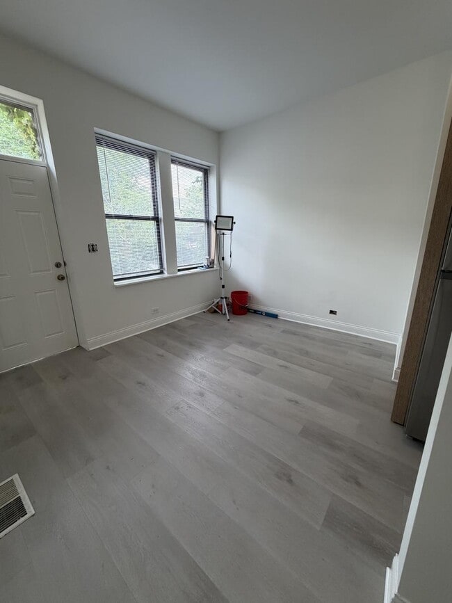 Photo - 4832 N Winthrop Ave Unit 1R