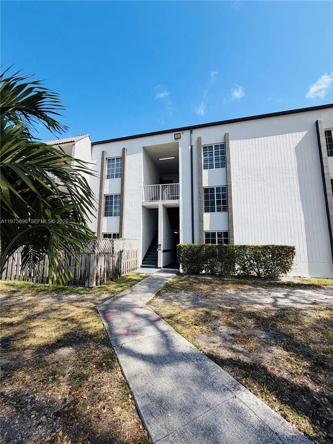 Building Photo - 4920 NW 79th Ave Unit 204