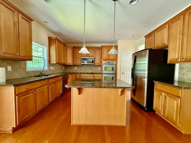 Photo - 410 Harkness Cir